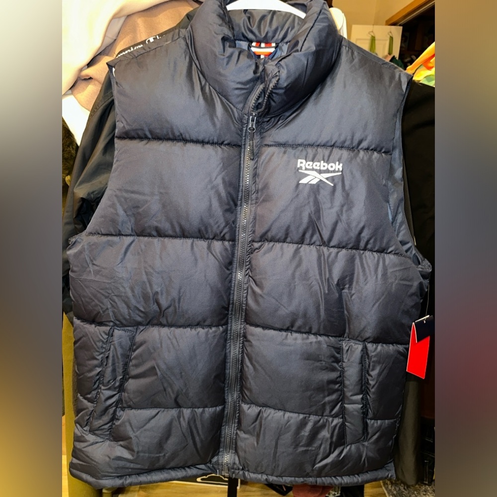 Reebok- Puffer Vest- Vector Navy- size M- NWT